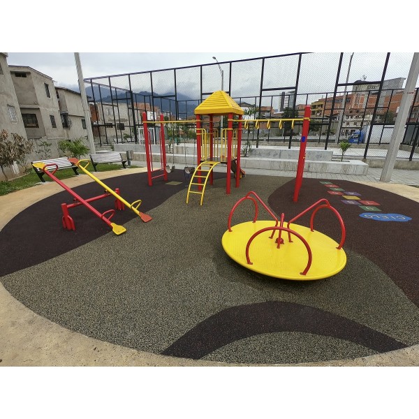 PI03 PARQUE INFANTIL RECREATIVO METÁLICO